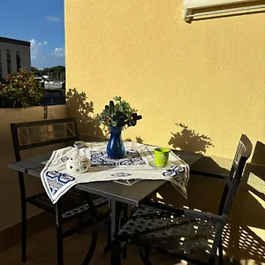 Grelly's House - In - 50 Meters From The Metro Appartamento